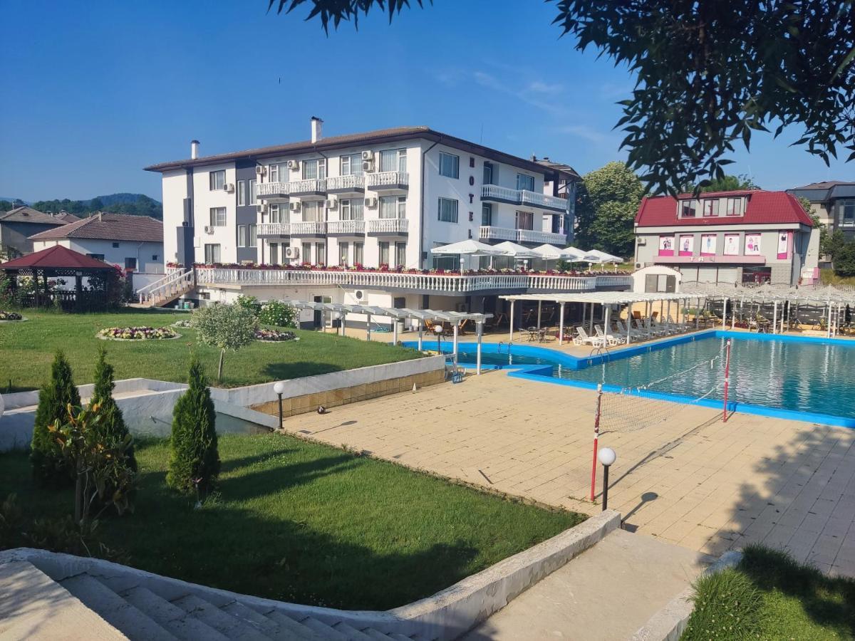 Hotel Elit เกียร์โกโว ภายนอก รูปภาพ