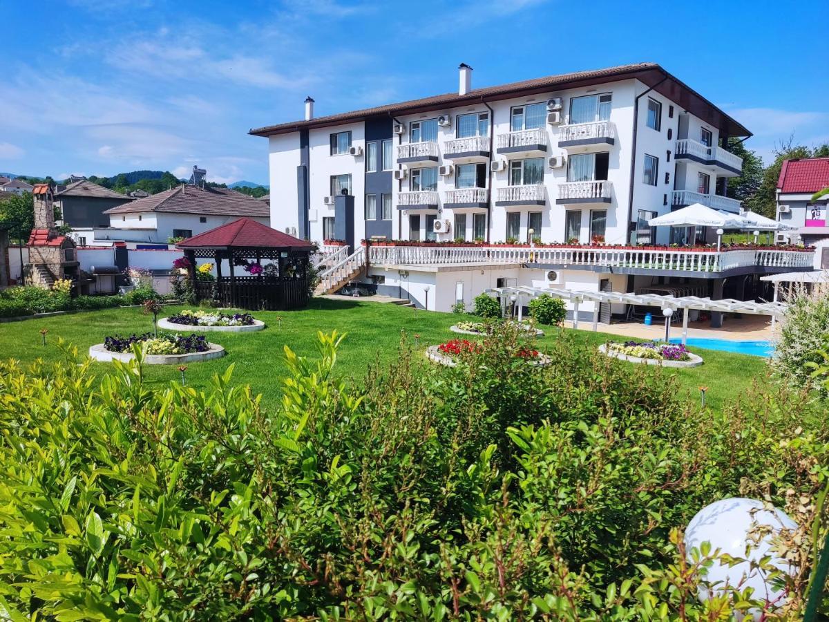 Hotel Elit เกียร์โกโว ภายนอก รูปภาพ