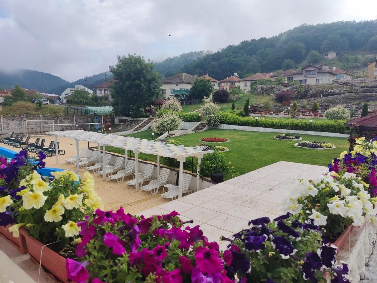 Hotel Elit เกียร์โกโว ภายนอก รูปภาพ