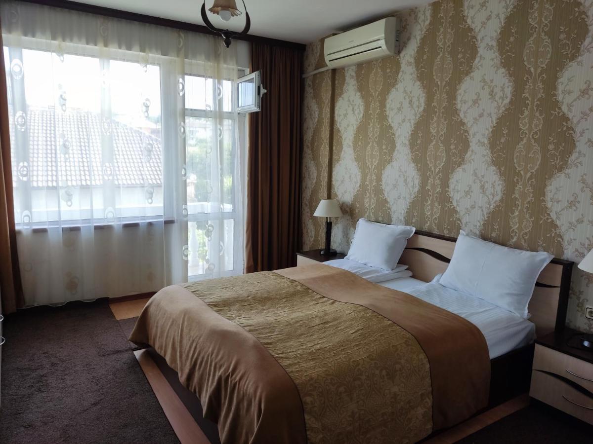 Hotel Elit เกียร์โกโว ภายนอก รูปภาพ