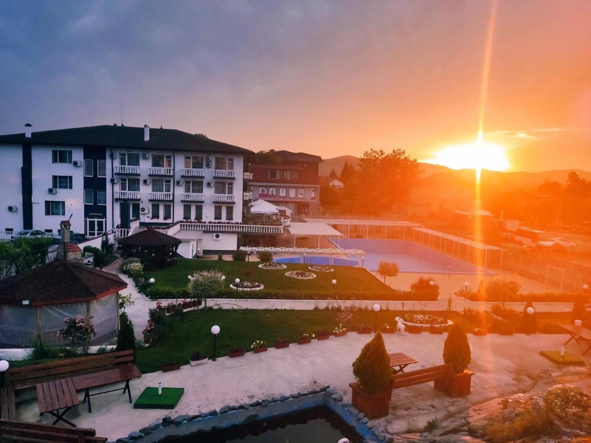 Hotel Elit เกียร์โกโว ภายนอก รูปภาพ